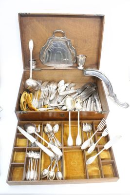 MORLOT Partie de ménagère en métal argenté 1900 de style Lou…