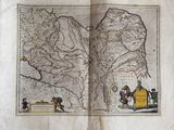 une vieille carte du royaume d'Angleterre dans un livre sur lequel figure l'image d'un homme à cheval