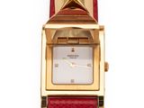 une image représentant une montre dorée et rouge sur fond blanc