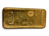 une barre d'or sur fond blanc