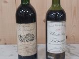 deux bouteilles de vin posées sur une table