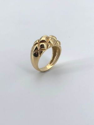 Bague jonc en or jaune 750°/°°° à décor matelassé dans le go… - Photo 1