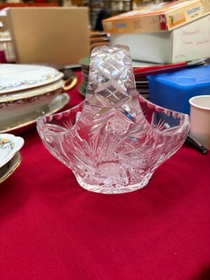 République Tchèque, Petit vase en cristal taillé à décor de …