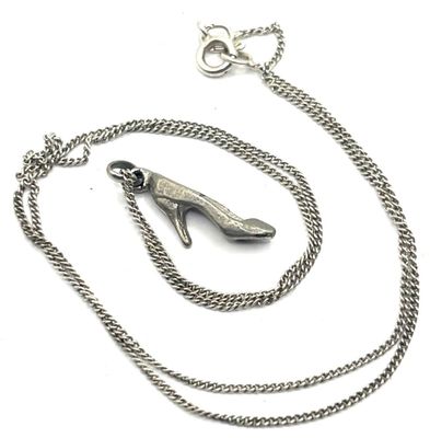 Chaine ancienne à maille gourmette en argent ornée d'un escarpin en mé - Photo 1