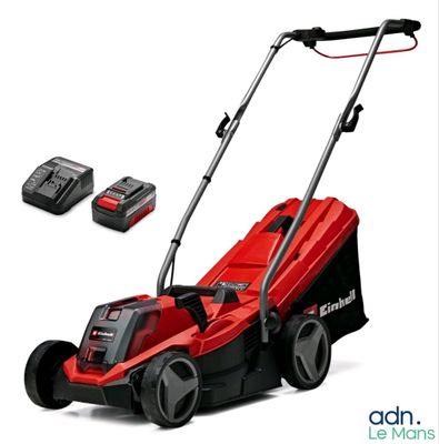 une tondeuse à gazon filaire rouge équipée de deux batteries et d'un cordon d'alimentation