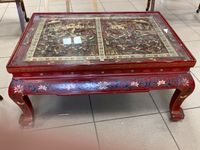 Table basse rectangulaire en bois laqué rouge à décor de fle…