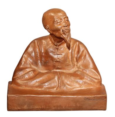 statue d'un homme barbu assis à une table