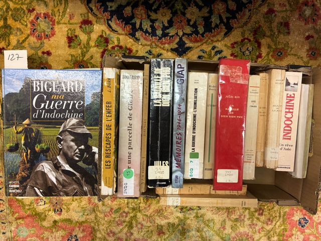 Ensemble de volumes sur la guerre en INDOCHINE : La bataille de D...