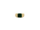 une bague en or avec une pierre verte au centre