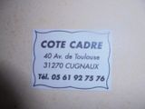 a sticker that says cote cadre on the side of a wall