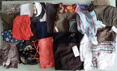 lot de 40 vêtements neuf