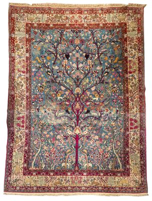 un tapis orné d'un arbre de vie et d'oiseaux