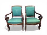 une paire de chaises en bois sculpté, recouvertes de tissu turquoise, recouvertes de tissu turquoise, recouvertes de tissu turquoise, recouvertes de tissu turquoise, recouvertes de tissu turquoise, recouvertes de tissu turquoise, recouvertes de tissu turquoise