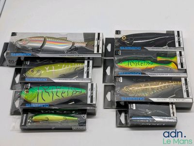 de nombreux types de leurres de pêche dans l'emballage