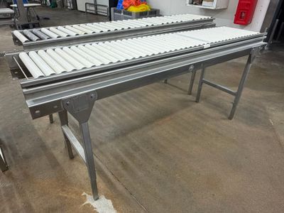un tapis roulant au milieu d'une pièce