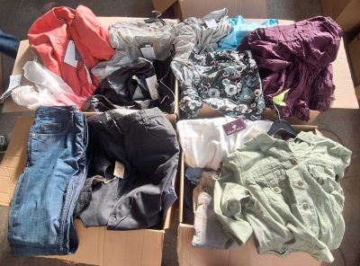 7 / Lot de 53 kg de vêtements, chaussures et accessoir… - Photo 1