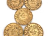 five gold coins with the names of different countries on them