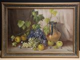 tableau représentant une nature morte composée de raisins, de pommes et de poires posés sur une table