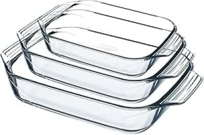 trois plats de cuisson rectangulaires en verre empilés les uns sur les autres