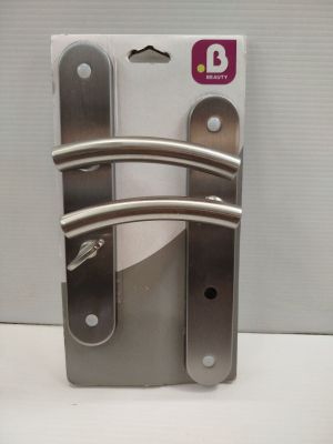 une photo d'une poignée de porte en métal sur un porte-cartes