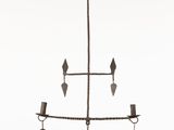 lustre en fer forgé à quatre lumières, avec une corde