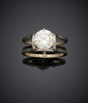 une bague en diamant à une seule pierre, par van cleef