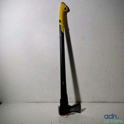 l'image d'un marteau jaune et noir sur un fond blanc