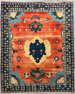Tapis en laine nouée main de style Heriz, à champ rouge saum…