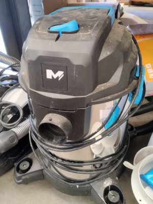 Aspirateur industriel MAC ALISTER (manque une partie du manc…