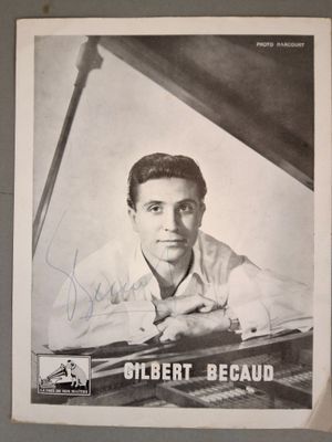 Gibert BECAUD, cartonnette/photo avec dédicace.