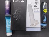 une brosse à dents, du dentifrice, du dentifrice et un tube de dentifrice à côté d'une boîte de dentifrice