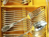many spoons and spoon spoons in a drawer