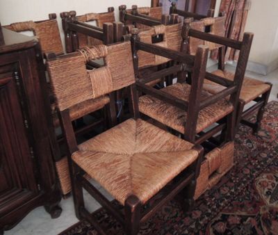 le nombre de chaises alignées dans une pièce