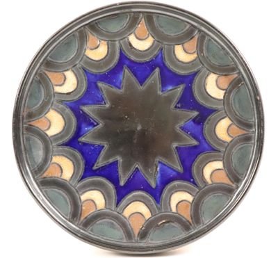 a picture of a glass plate with a star design on it