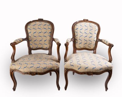 une paire de fauteuils de style Louis II