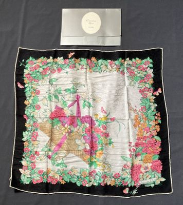 Écharpe Christian Dior , noire à décor floral multicolore, pure soie . - Photo 1