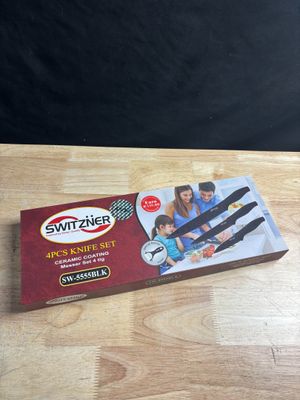 une photo d'une boîte de couteaux à fromage suisse posée sur une table