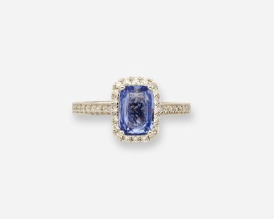 une bague en saphir et diamant