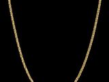 un collier à chaîne en or muni d'un fermoir, sur fond noir