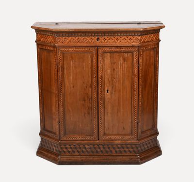 une armoire en bois avec un plateau en marbre sur fond blanc