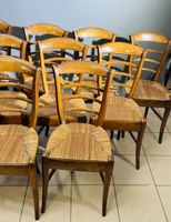 Suite de douze chaises paillées en bois naturel et dossiers … (photo 3)