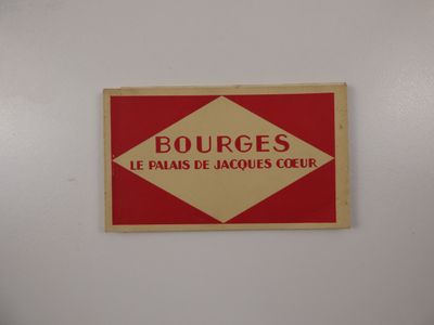 une affiche accrochée au mur sur laquelle on peut lire « Bourges »