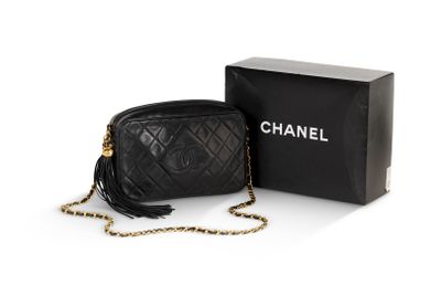 Sac à bandoulière Chanel en cuir d'agneau matelassé noir, avec chaîne