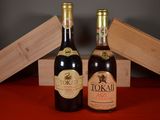 deux bouteilles de vin posées l'une à côté de l'autre sur une table