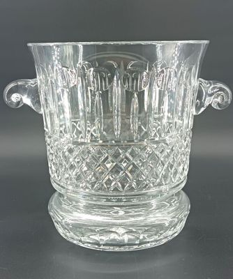 Seau à champagne en cristal moulé et taillé.