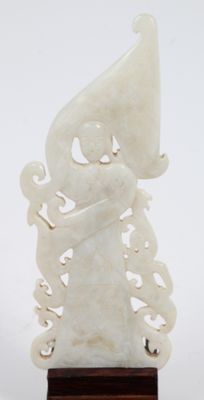 CHINE, XXe siècle Sujet aplati en calcite blanche évoquant l…