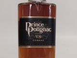 La bouteille « Prince de Poignac » est vide et prête à être remplie.