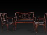 trois chaises et un banc dans une pièce sombre, sur fond noir