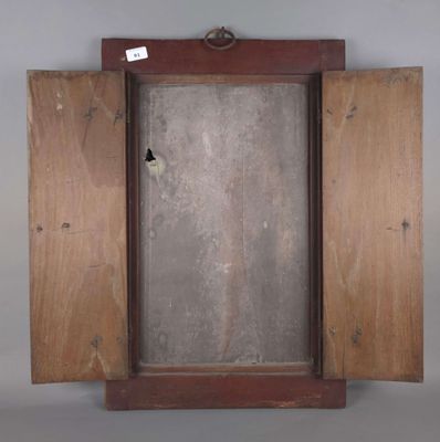 une photo d'un cadre en bois contenant un miroir