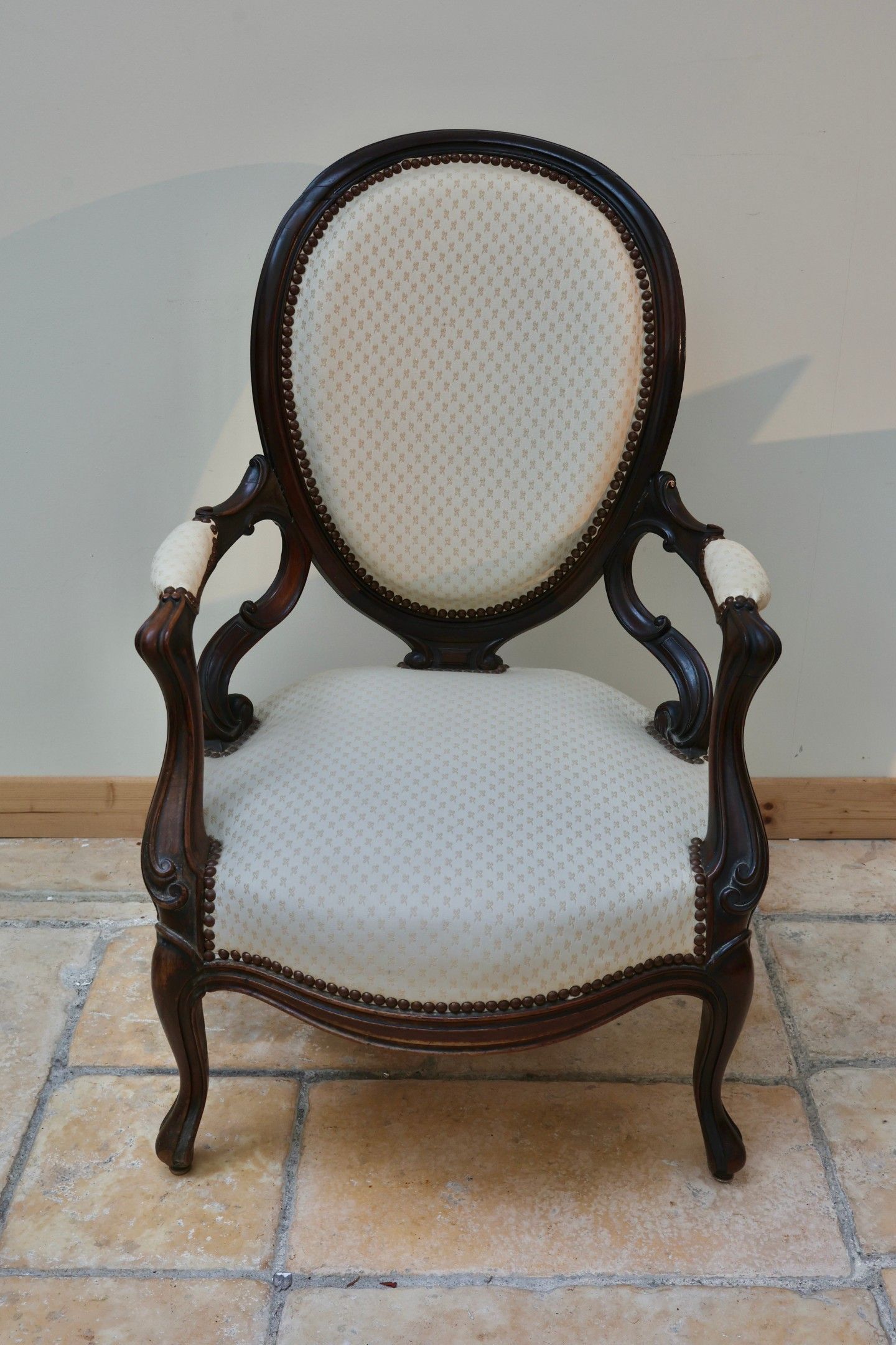 Fauteuil cabriolet en acajou de cuba et palissandre à dossie…